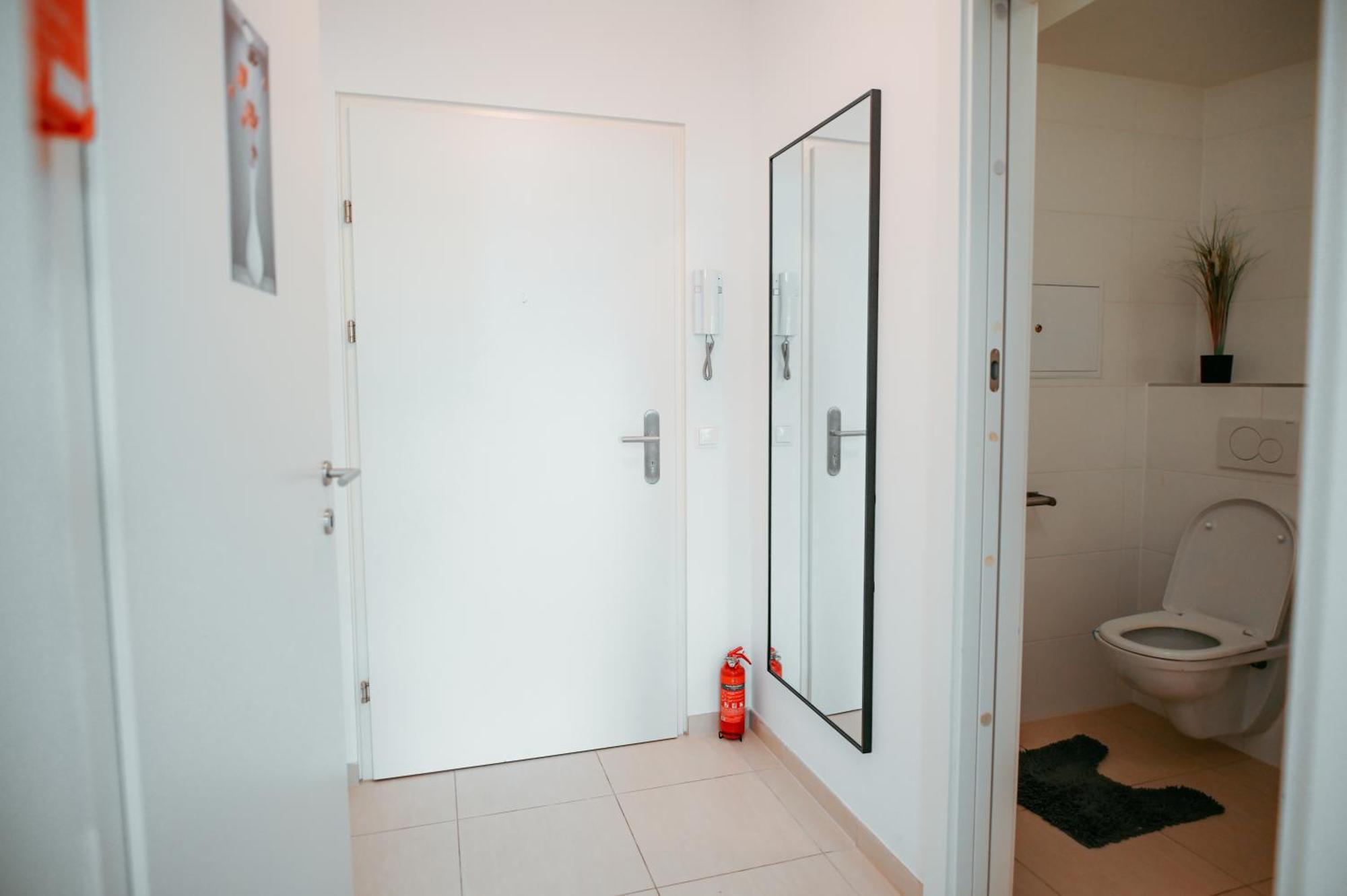 Danube Island Apartment 3 Виена Екстериор снимка